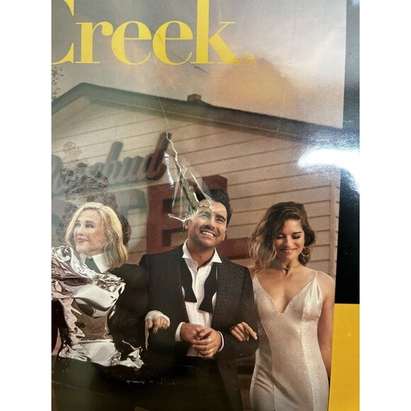 Schitt's Creek Cast Aquarius 500 Piece Jigsaw Puzzle New Sealed Box Damage Read - Picture 2 of 4